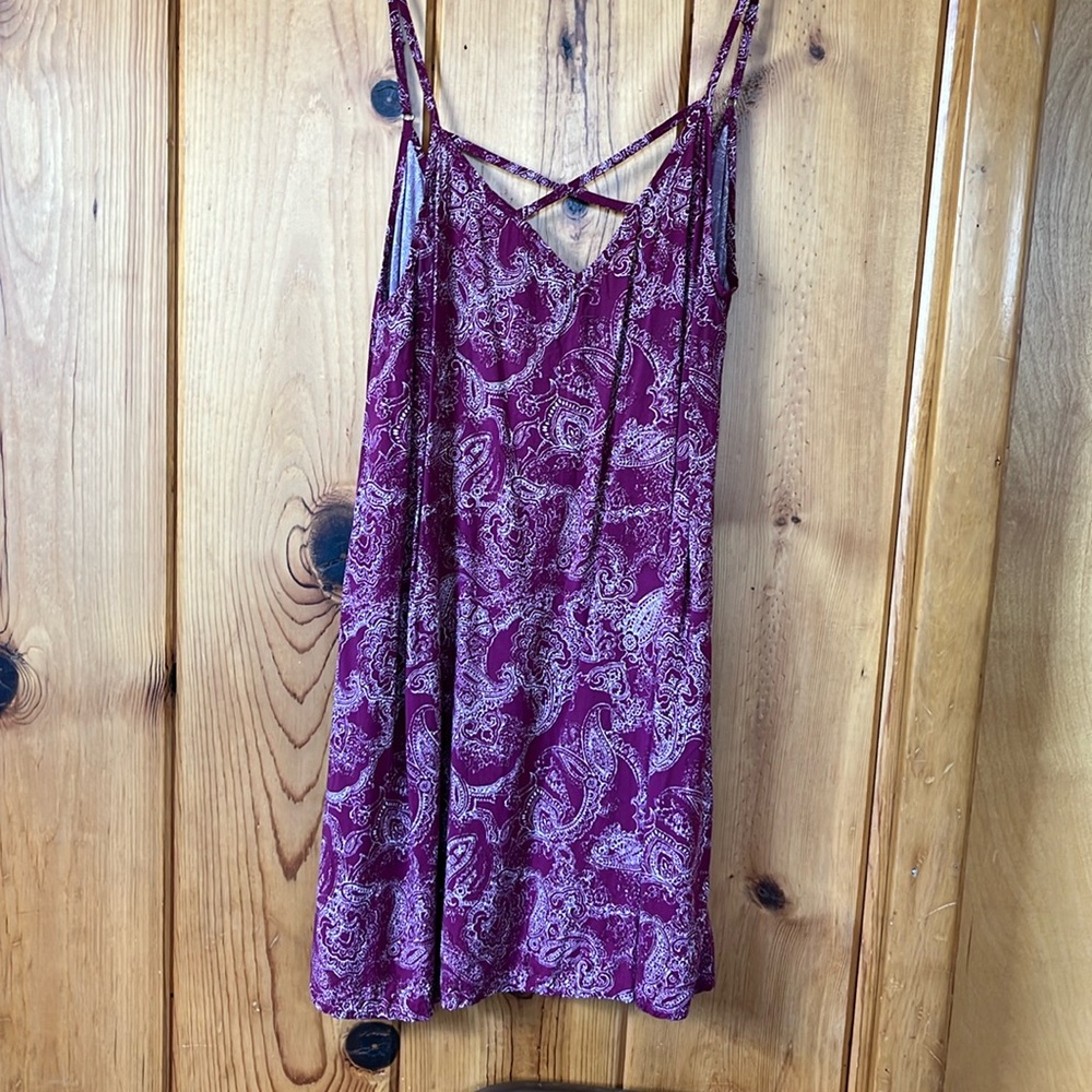 Forever 21 maroon and white tank